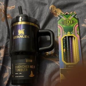 Stanley Quencher Tumbler Mug in Black with Purple Gradient and Gold Logo